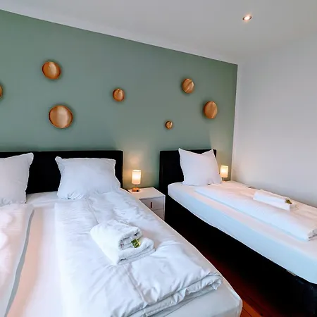 Heju - Charmanter Altbau Fuer 8 Oder 6 Lägenhet