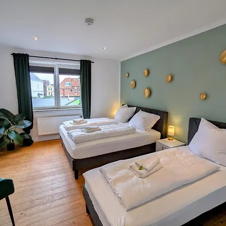 Heju - Charmanter Altbau Fuer 8 Oder 6 Appartement Lübeck